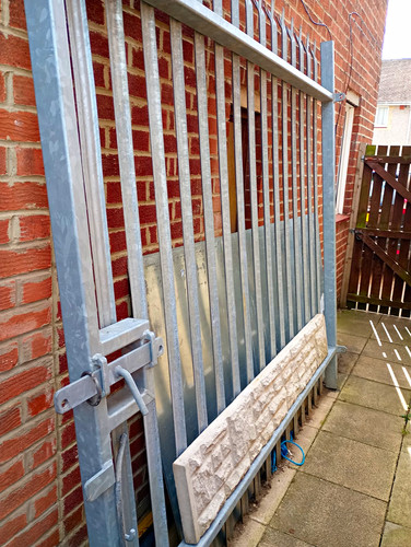 Galvanised grey metal - grey,